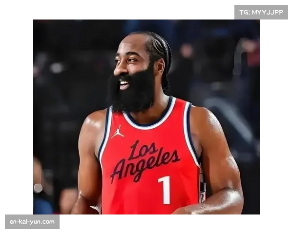 哈登绝杀三分遭犯规未吹 裁判坚持为合法防守引发争议